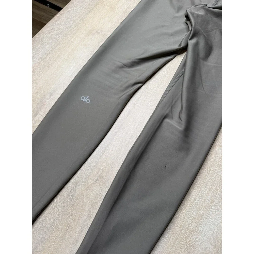 Alo Yoga SET Airlift Full Length Leggings AND Wellness Ribbed Bra in Gravel XS